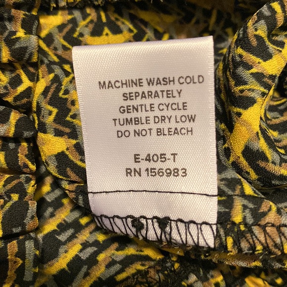 Allison Joy (Evereve) Sleeveless Smocked Bottom Button Front Top - Picture 8 of 8